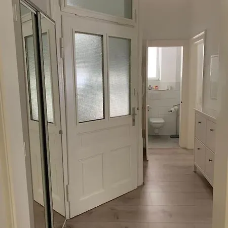 Gemuetliche Altbauwohnung In Ostendplatz