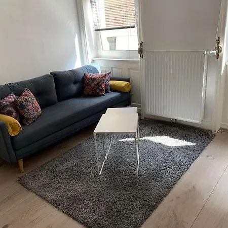 Gemuetliche Altbauwohnung In Ostendplatz