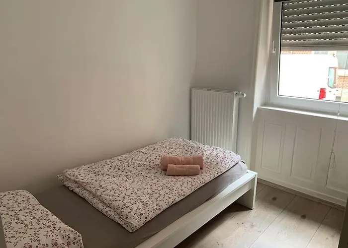 Schoene Altbauwohnung In Ost Ostendplatz Διαμέρισμα