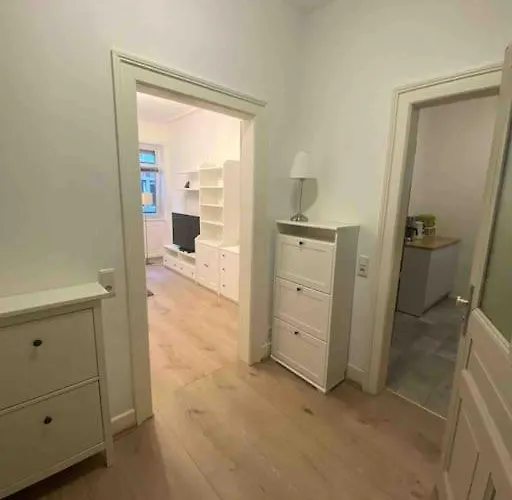 Schoene Altbauwohnung In Ost Ostendplatz Appartement *